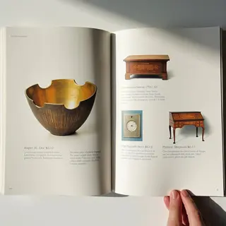glossy page displays